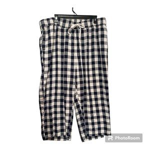 Dash Capris in blue and odd white checks.  Size XL. Linen/rayon blend